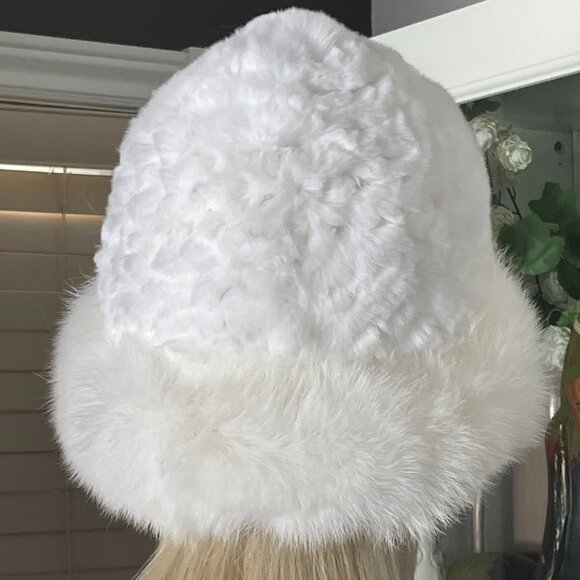 Women Beautiful Knitted Authentic WHITE FOX Fur Hat - Picture 6 of 6